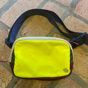 Lululemon everywhere bag